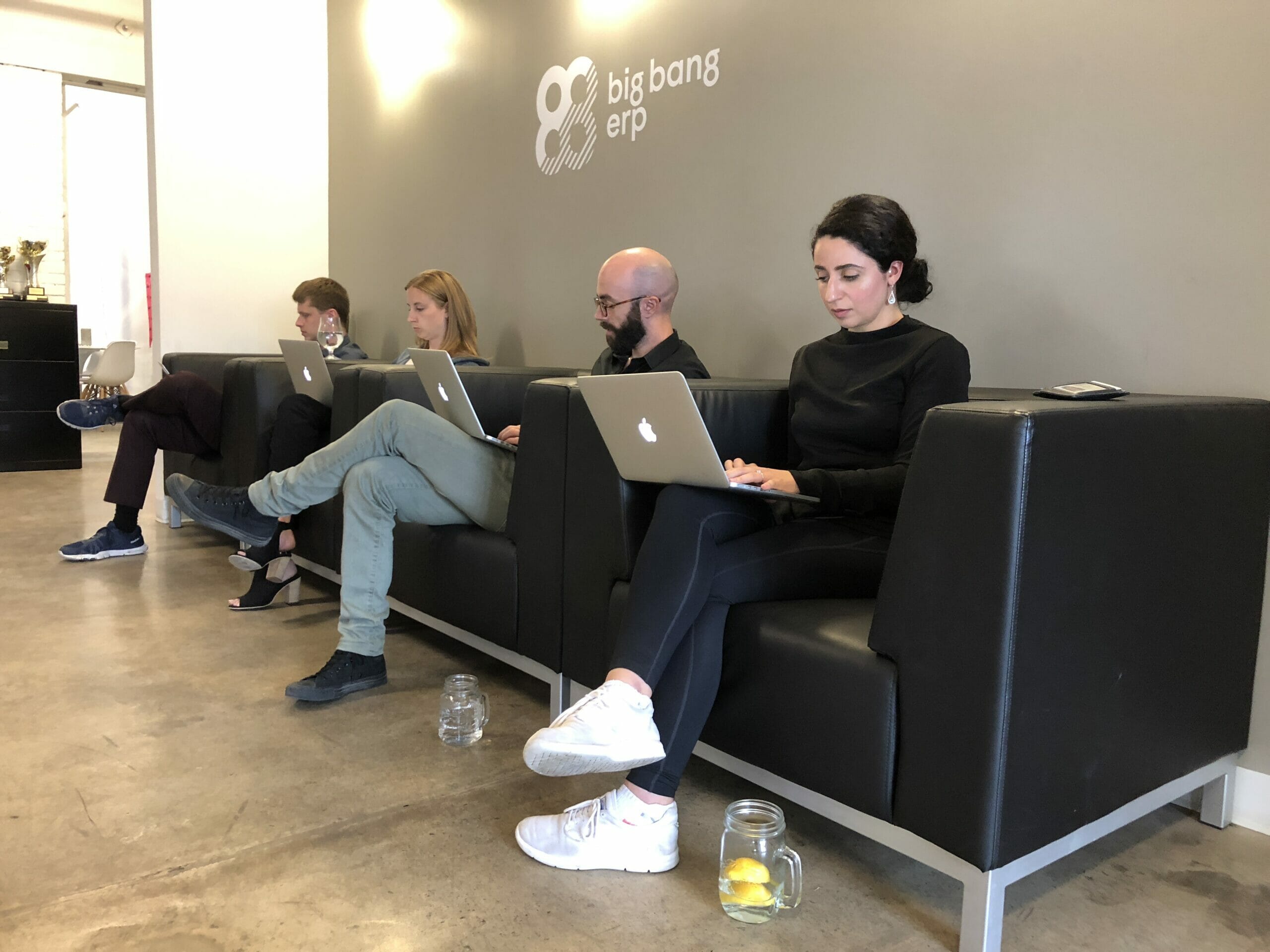 BB_successfinder_laptopentrance